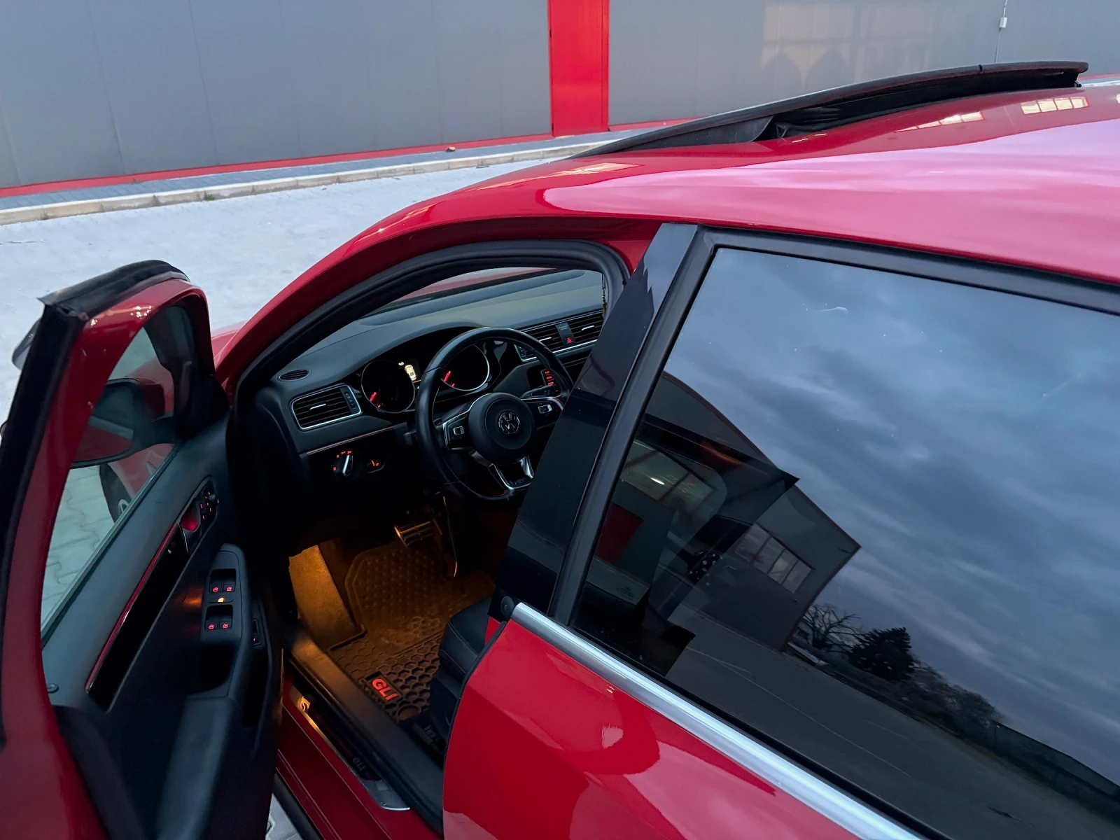 VW Jetta GLI(GTI)2.0TSI DSG /FACE/ ЛЮК//ОБСЛУЖЕН/ТОП, снимка 6 - Автомобили и джипове - 54138240