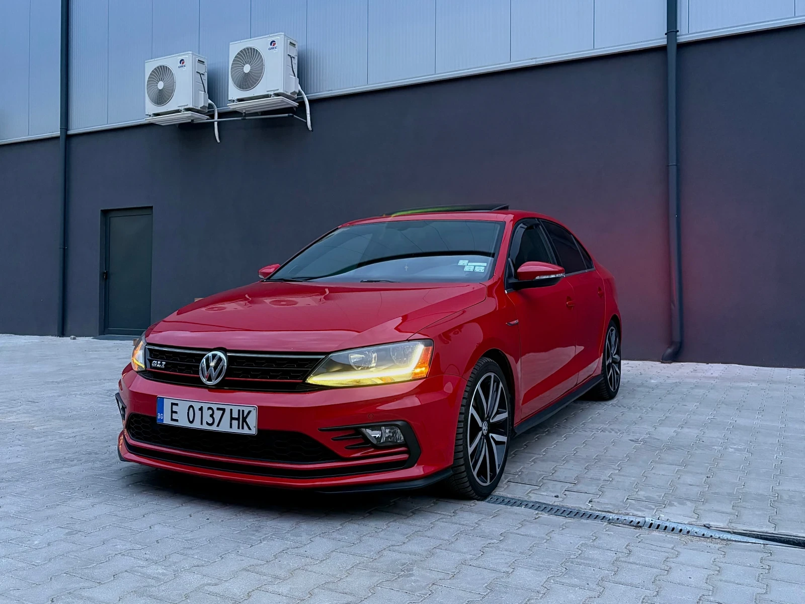 VW Jetta GLI(GTI)2.0TSI DSG /FACE/ ЛЮК//ОБСЛУЖЕН/ТОП