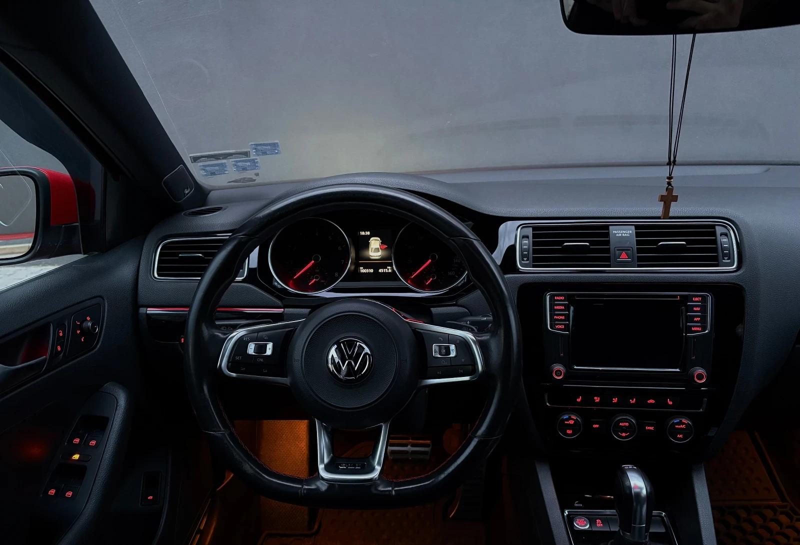 VW Jetta GLI(GTI)2.0TSI DSG /FACE/ ЛЮК//ОБСЛУЖЕН/ТОП, снимка 8 - Автомобили и джипове - 54138240