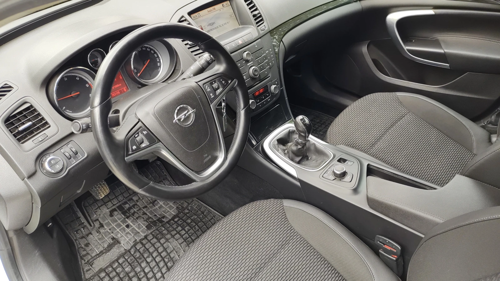 Opel Insignia Cosmo/2.0cdti/Кожа/Нави/6ск, снимка 10 - Автомобили и джипове - 54296946