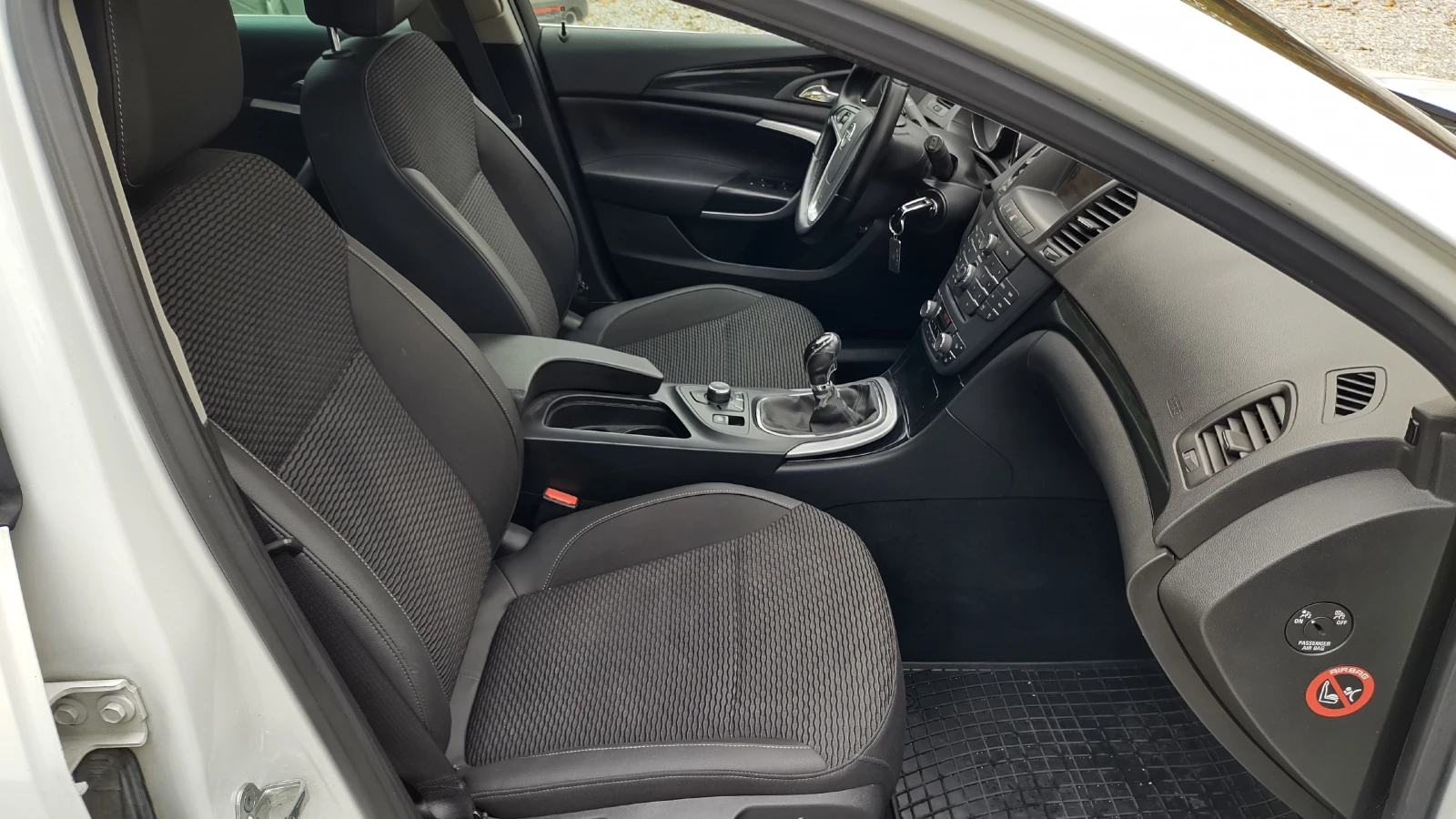 Opel Insignia Cosmo/2.0cdti/Кожа/Нави/6ск, снимка 16 - Автомобили и джипове - 54296946