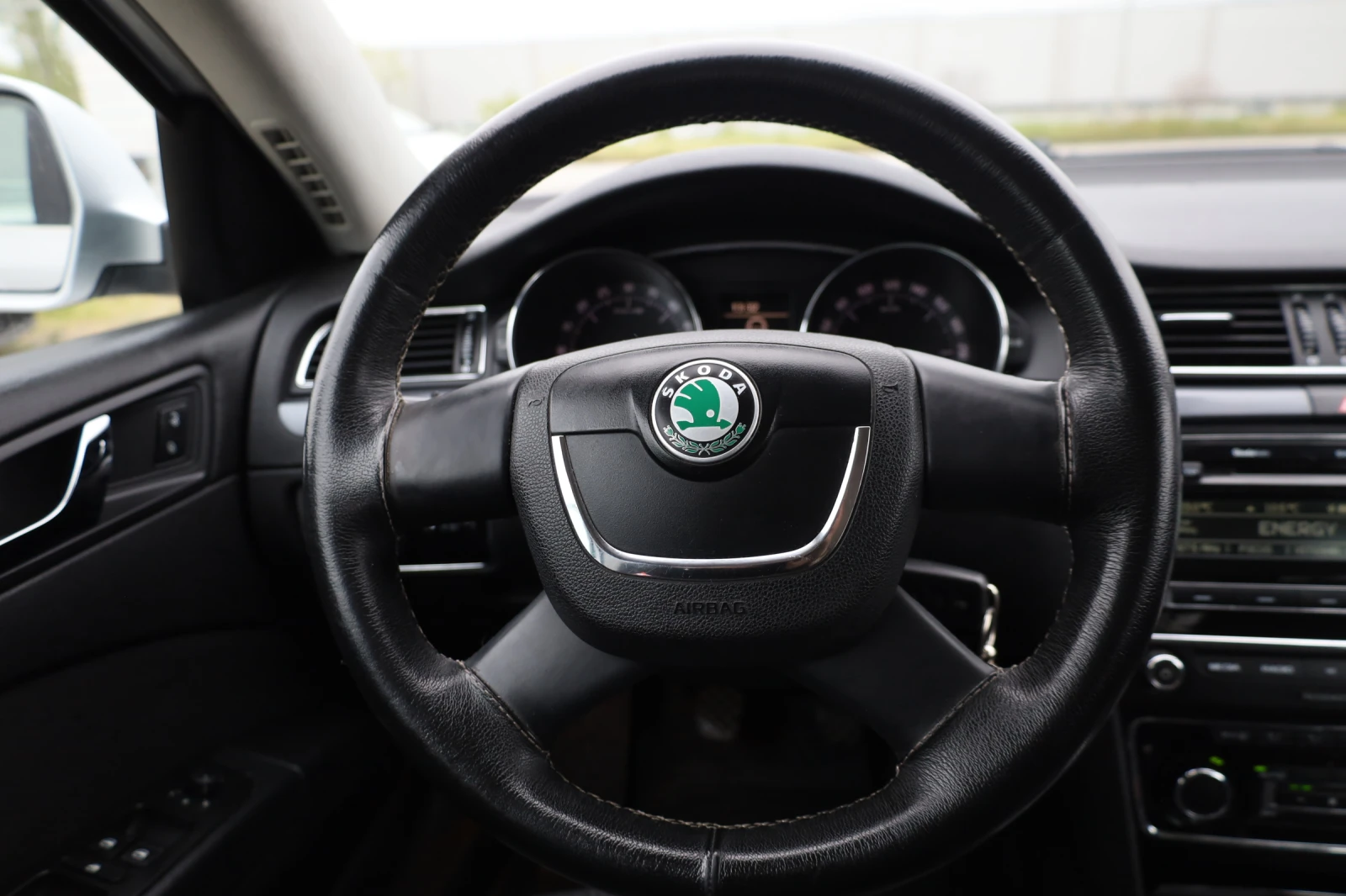 Skoda Superb 1.9 TDI, снимка 9 - Автомобили и джипове - 54367658
