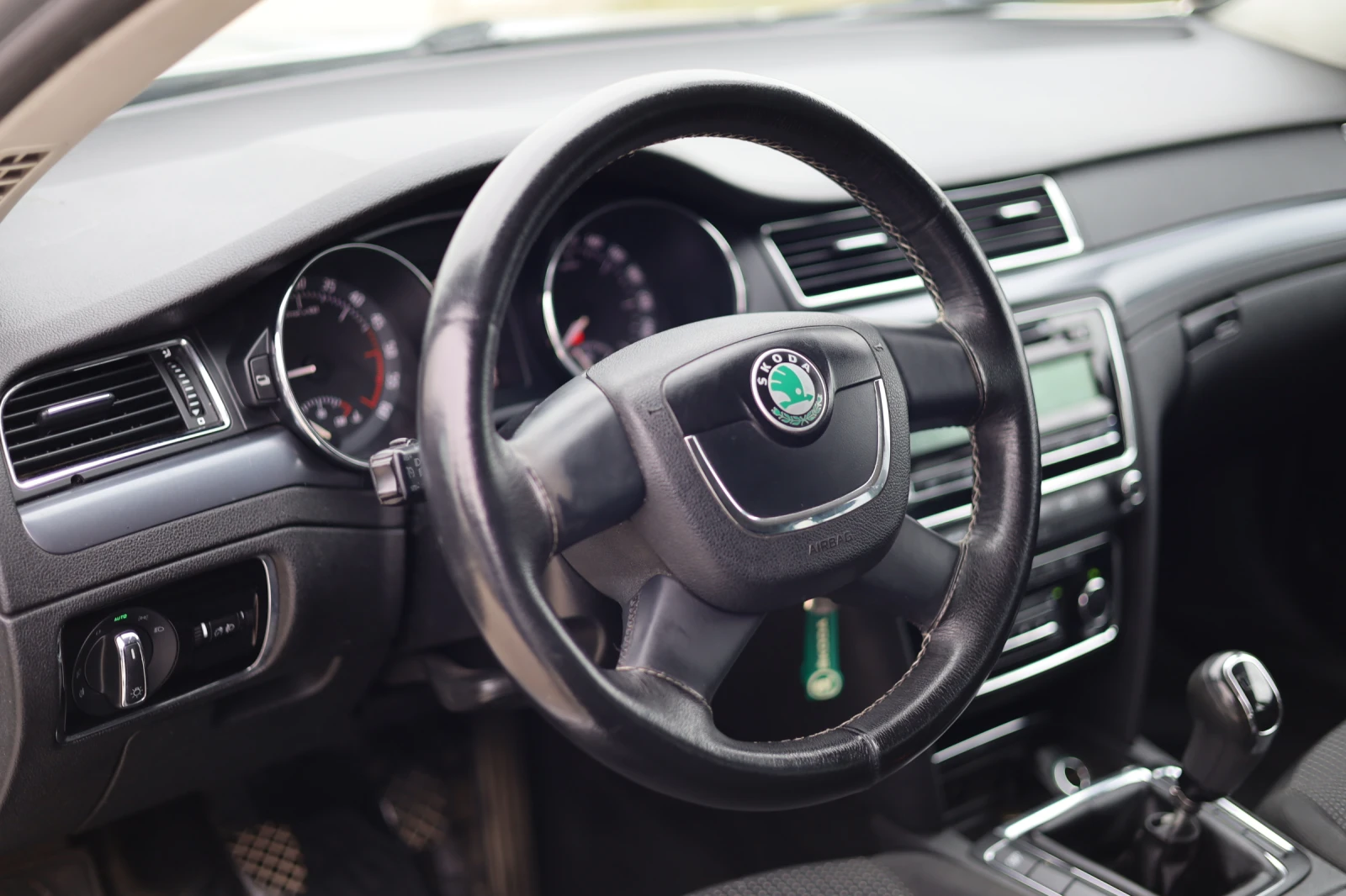 Skoda Superb 1.9 TDI, снимка 10 - Автомобили и джипове - 54367658