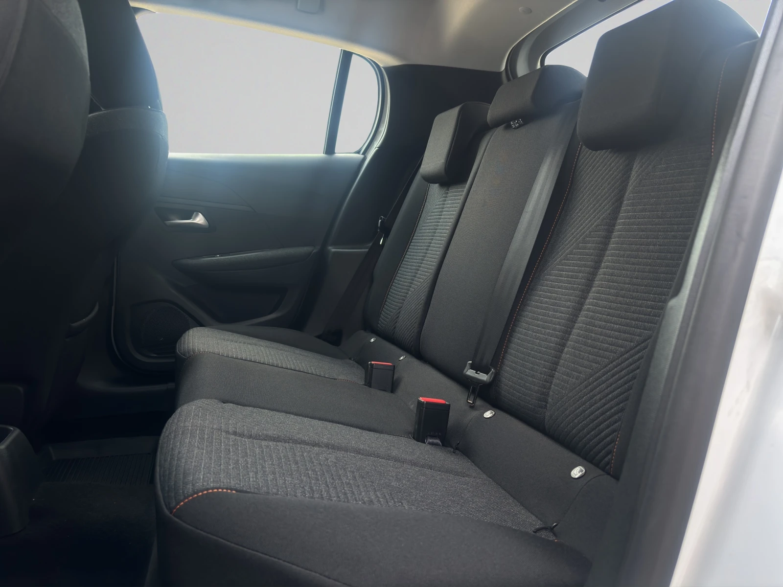 Peugeot 208 STYLE 1.2 PureTech 100 Лзинг Гаранция до 06.2030 г, снимка 12 - Автомобили и джипове - 54942241