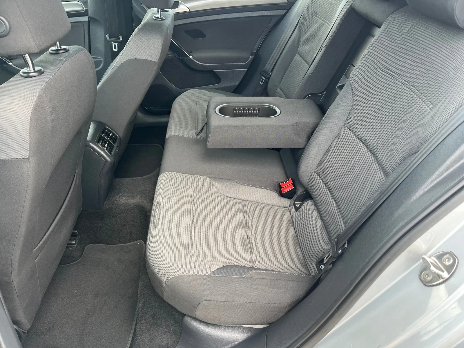 VW Golf 1.6TDi/ DSG-7SPPED, снимка 11 - Автомобили и джипове - 55022564