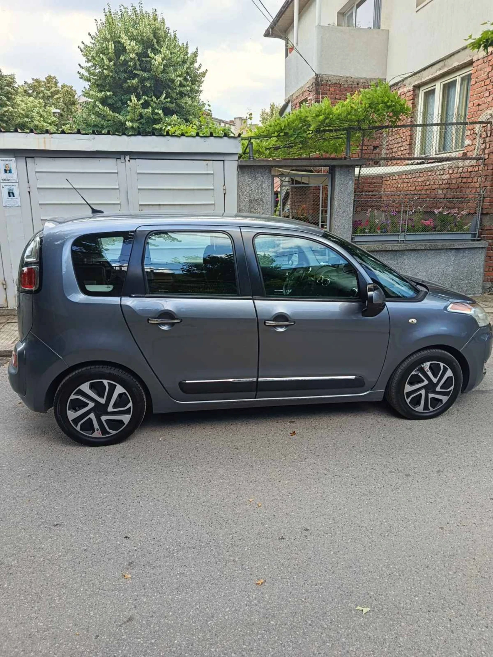 Citroen C3 Picasso 1.6 Бензин Газ, снимка 2 - Автомобили и джипове - 55092658