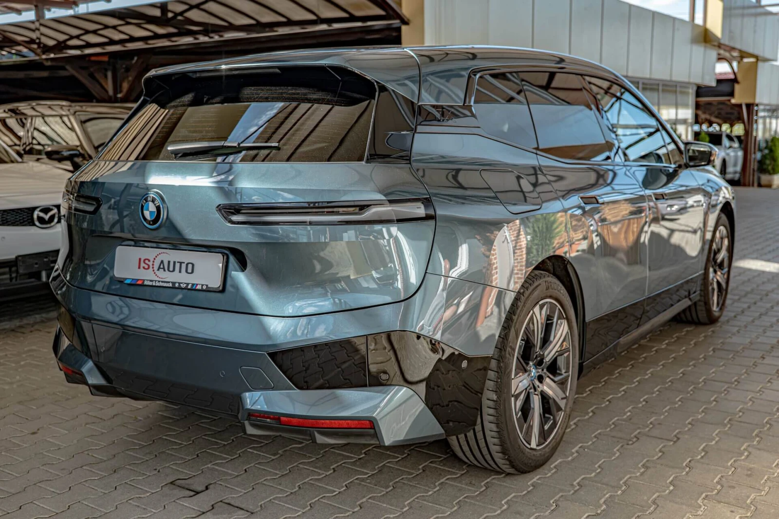 BMW iX xDrive 50/Harman Kardon/Swarovski/Design/Камера 36, снимка 5 - Автомобили и джипове - 55235447