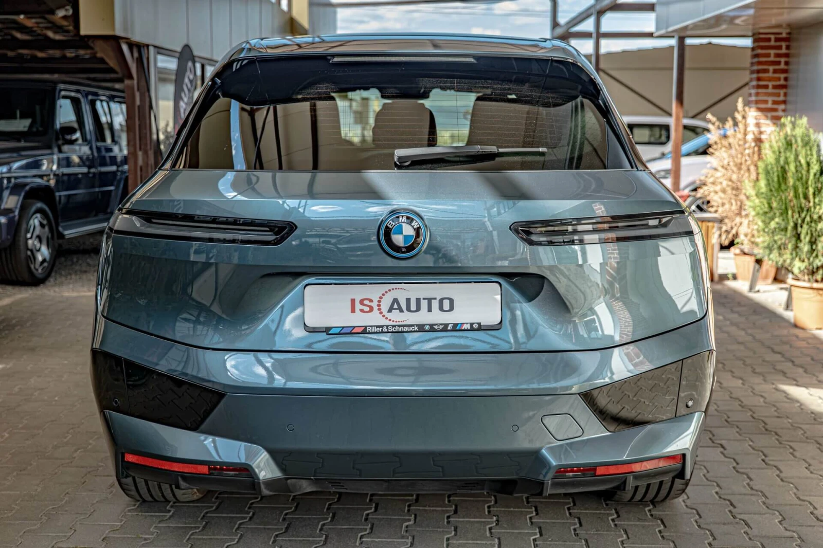 BMW iX xDrive 50/Harman Kardon/Swarovski/Design/Камера 36, снимка 4 - Автомобили и джипове - 55235447