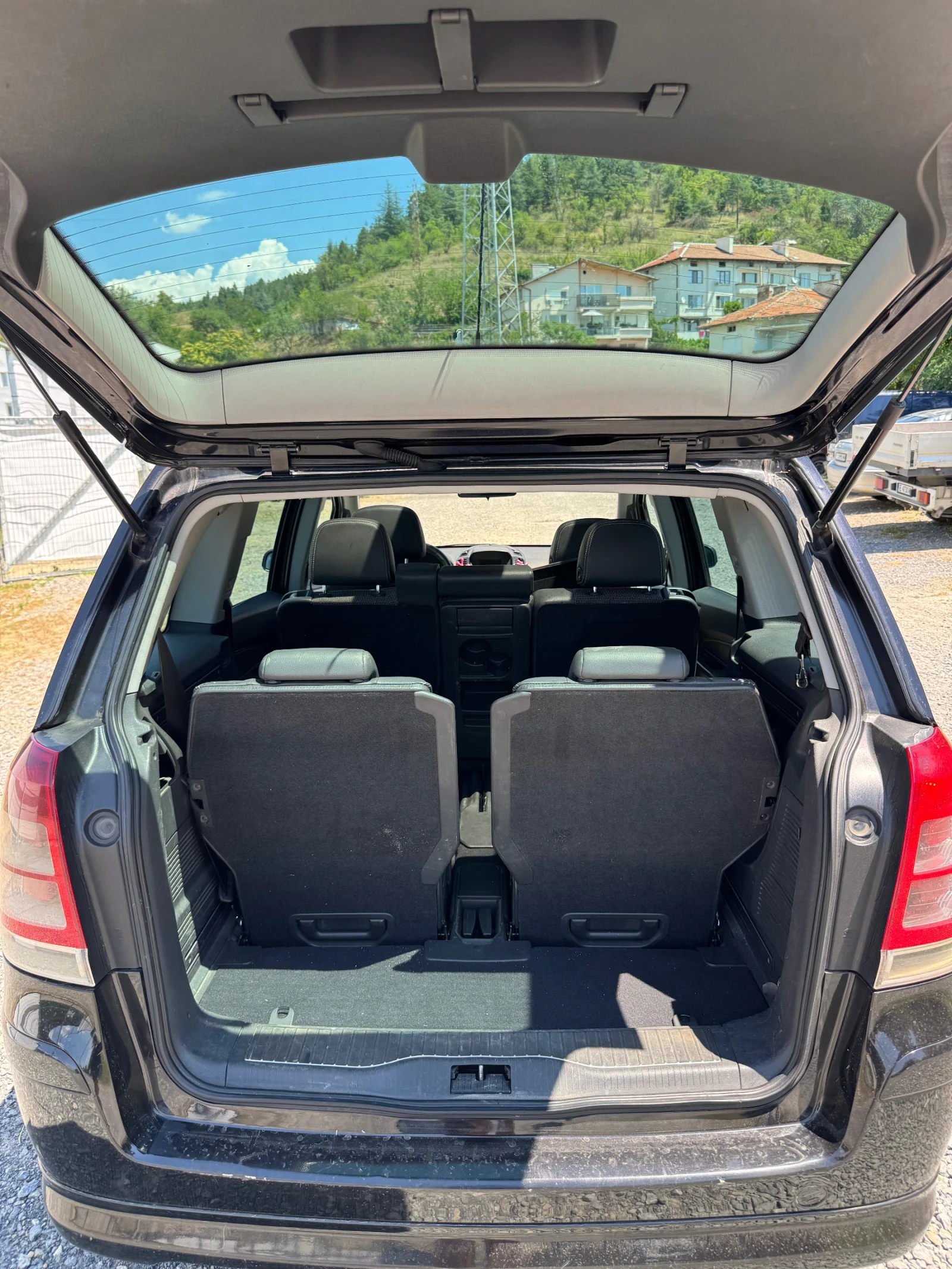 Opel Zafira 1.9 CDTI 150 КС., снимка 11 - Автомобили и джипове - 55249379