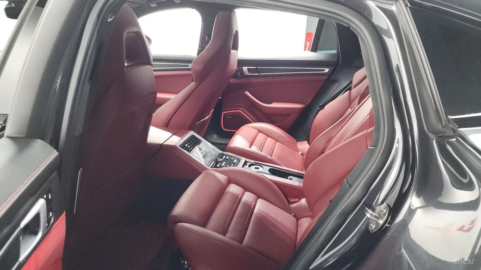 Porsche Panamera 4.0 GTS* КОЖА* ОБДУХВ* НАВИ* ПАНО, снимка 17 - Автомобили и джипове - 55529132