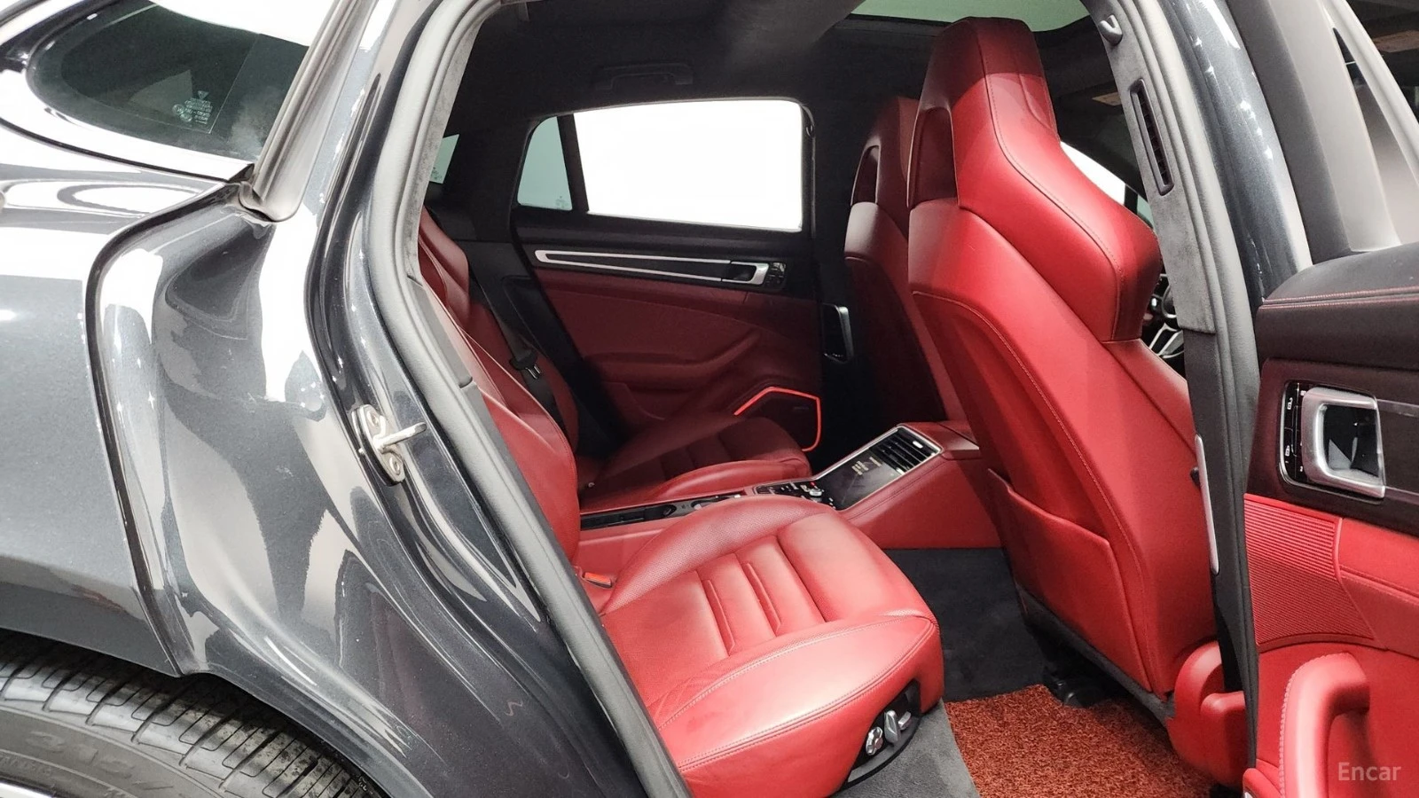 Porsche Panamera 4.0 GTS* КОЖА* ОБДУХВ* НАВИ* ПАНО, снимка 10 - Автомобили и джипове - 55529132