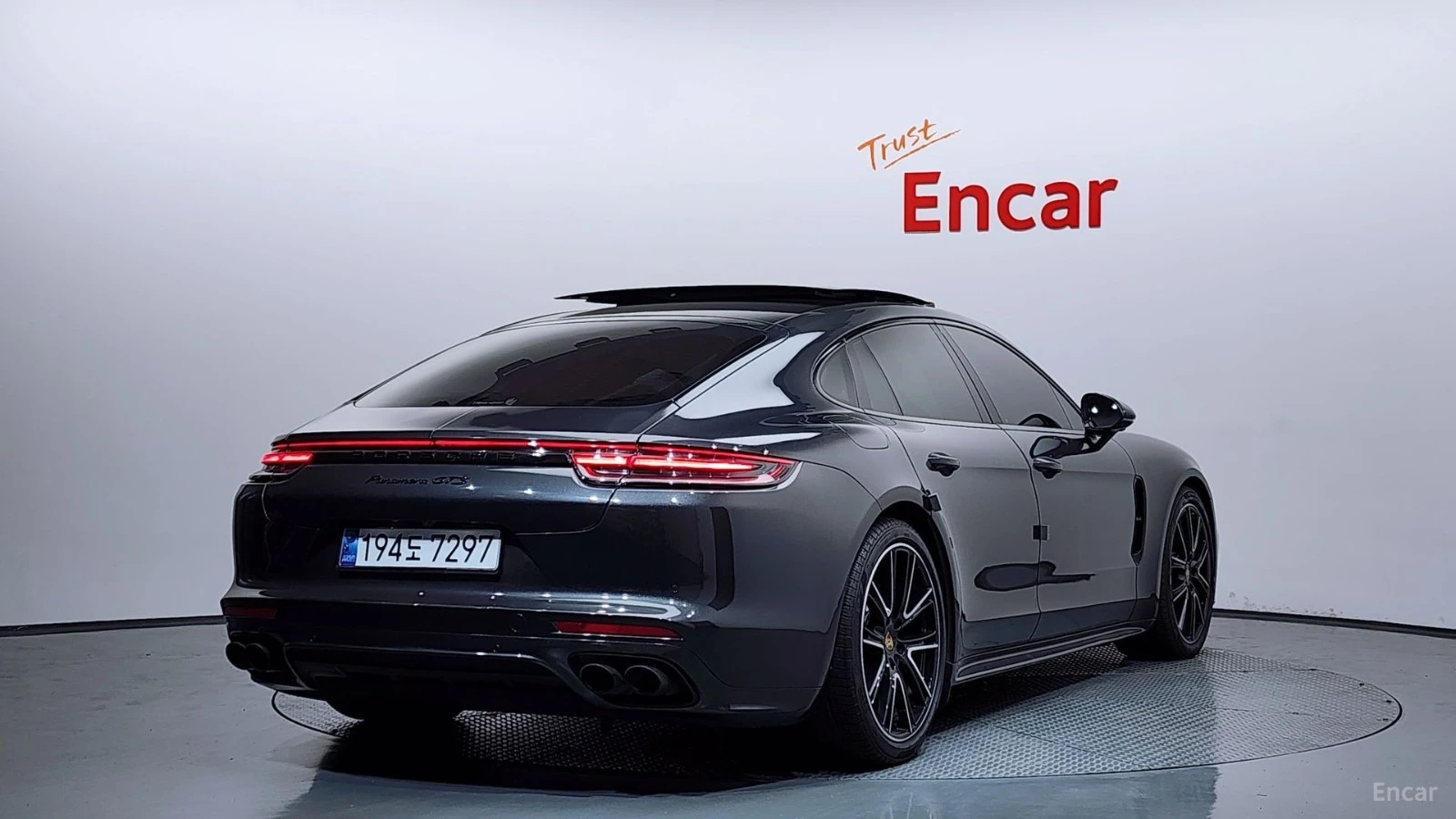Porsche Panamera 4.0 GTS* КОЖА* ОБДУХВ* НАВИ* ПАНО, снимка 2 - Автомобили и джипове - 55529132