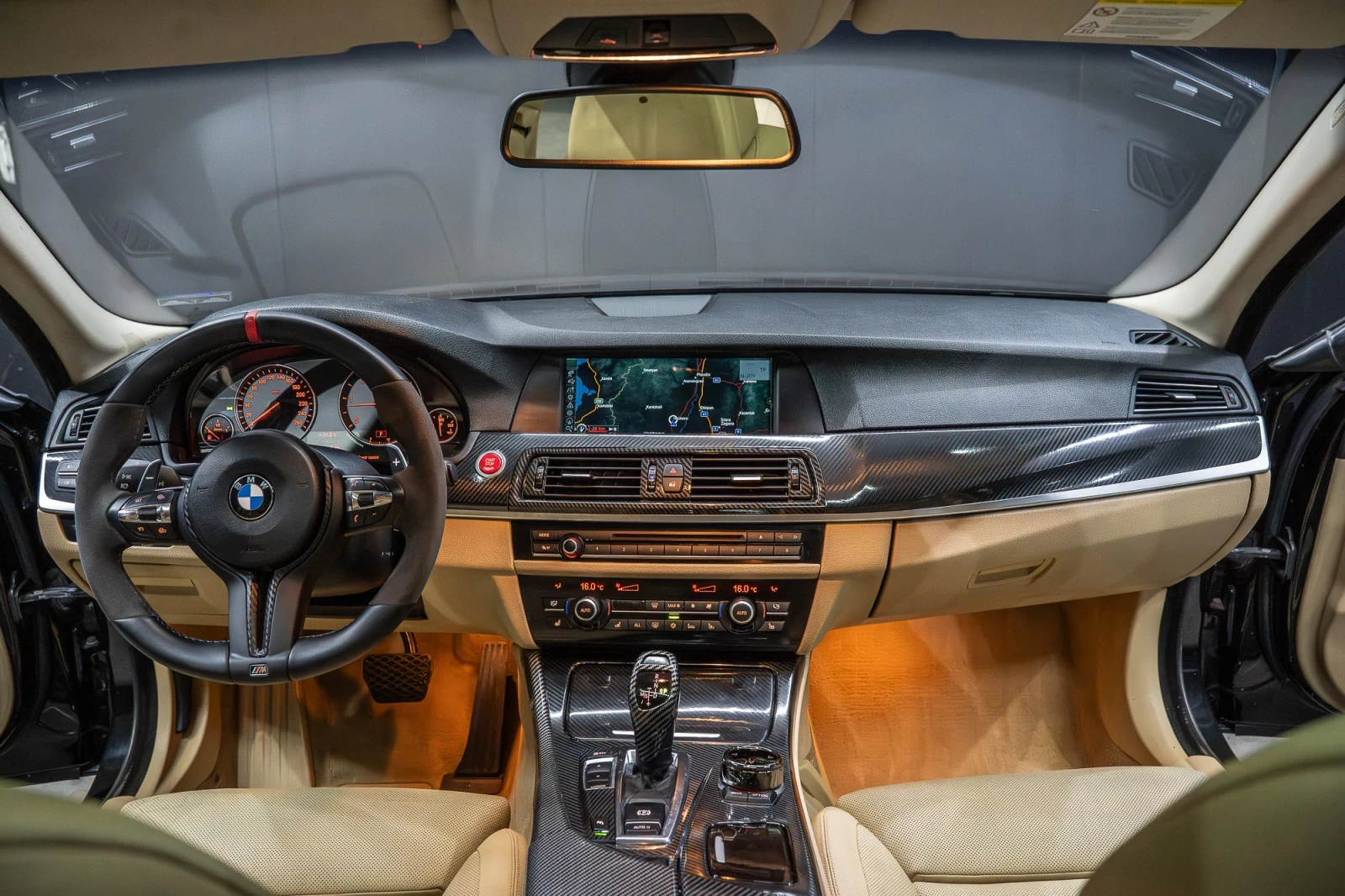 BMW 530 M-PERFORMANCE/DISTRONIK/SUNROOF/ОБДУХВАНЕ/START-ST, снимка 9 - Автомобили и джипове - 55599047