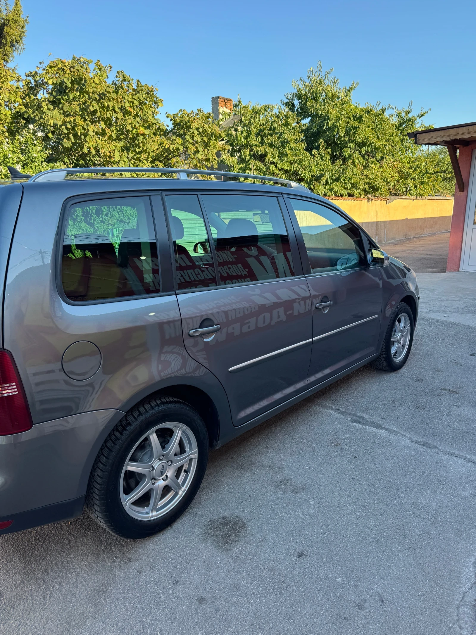 VW Touran 1.9tdi 105k.n подгрев автопилот парктроник, снимка 6 - Автомобили и джипове - 55963416