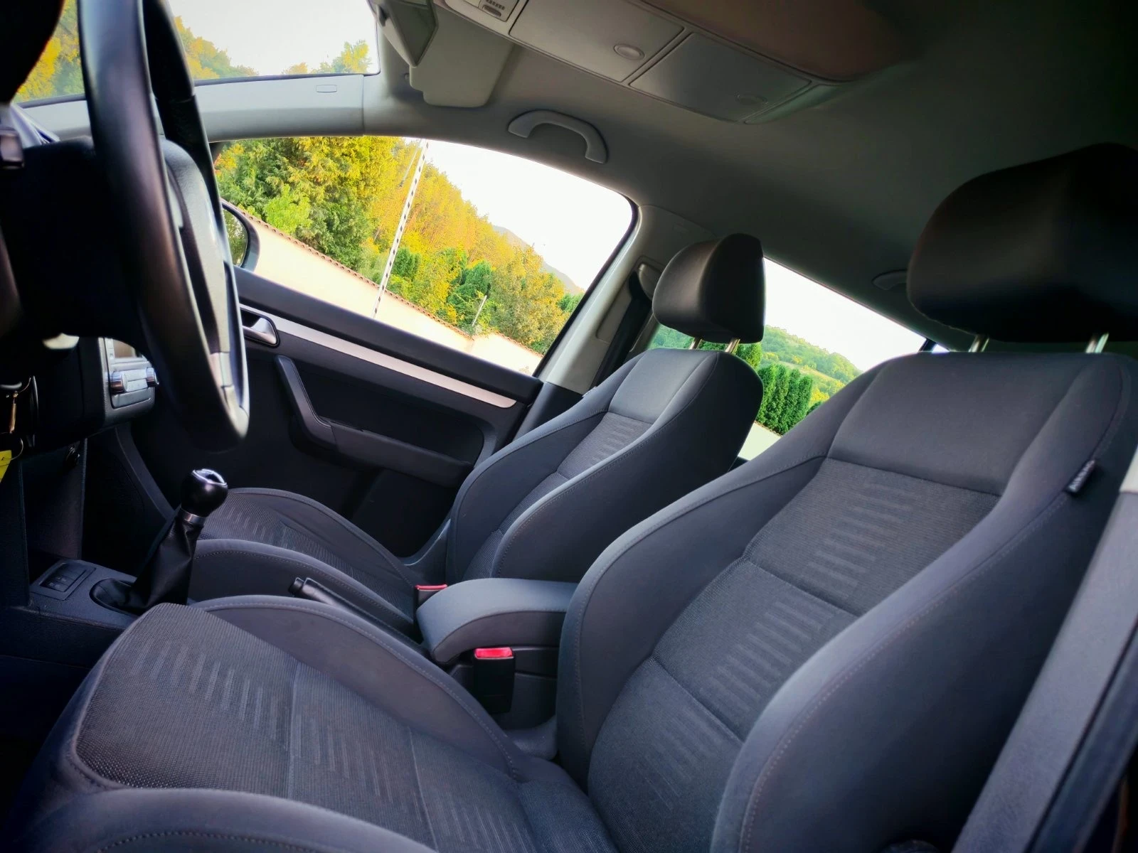 VW Touran 1.9tdi 105k.n подгрев автопилот парктроник, снимка 10 - Автомобили и джипове - 55963416