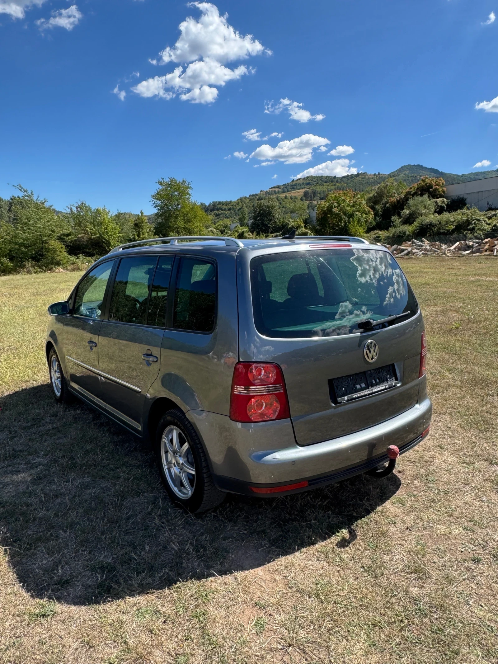 VW Touran 1.9tdi 105k.n подгрев автопилот парктроник, снимка 4 - Автомобили и джипове - 55963416
