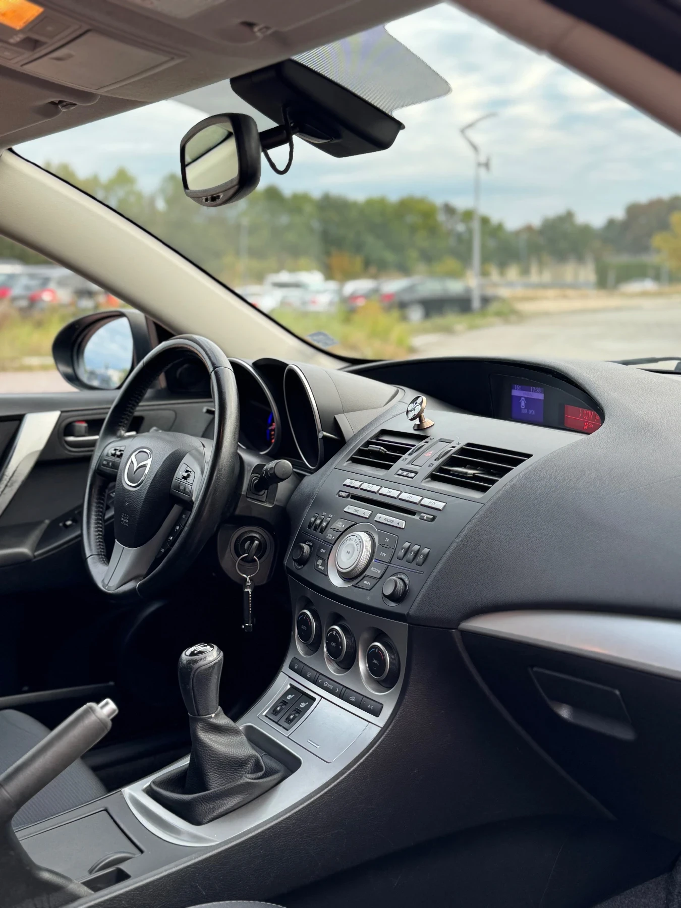 Mazda 3 1.6i, снимка 8 - Автомобили и джипове - 56172659