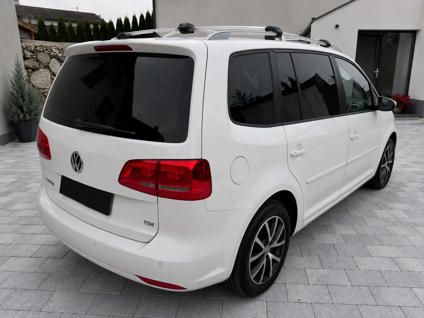 VW Touran, снимка 2 - Автомобили и джипове - 56362609