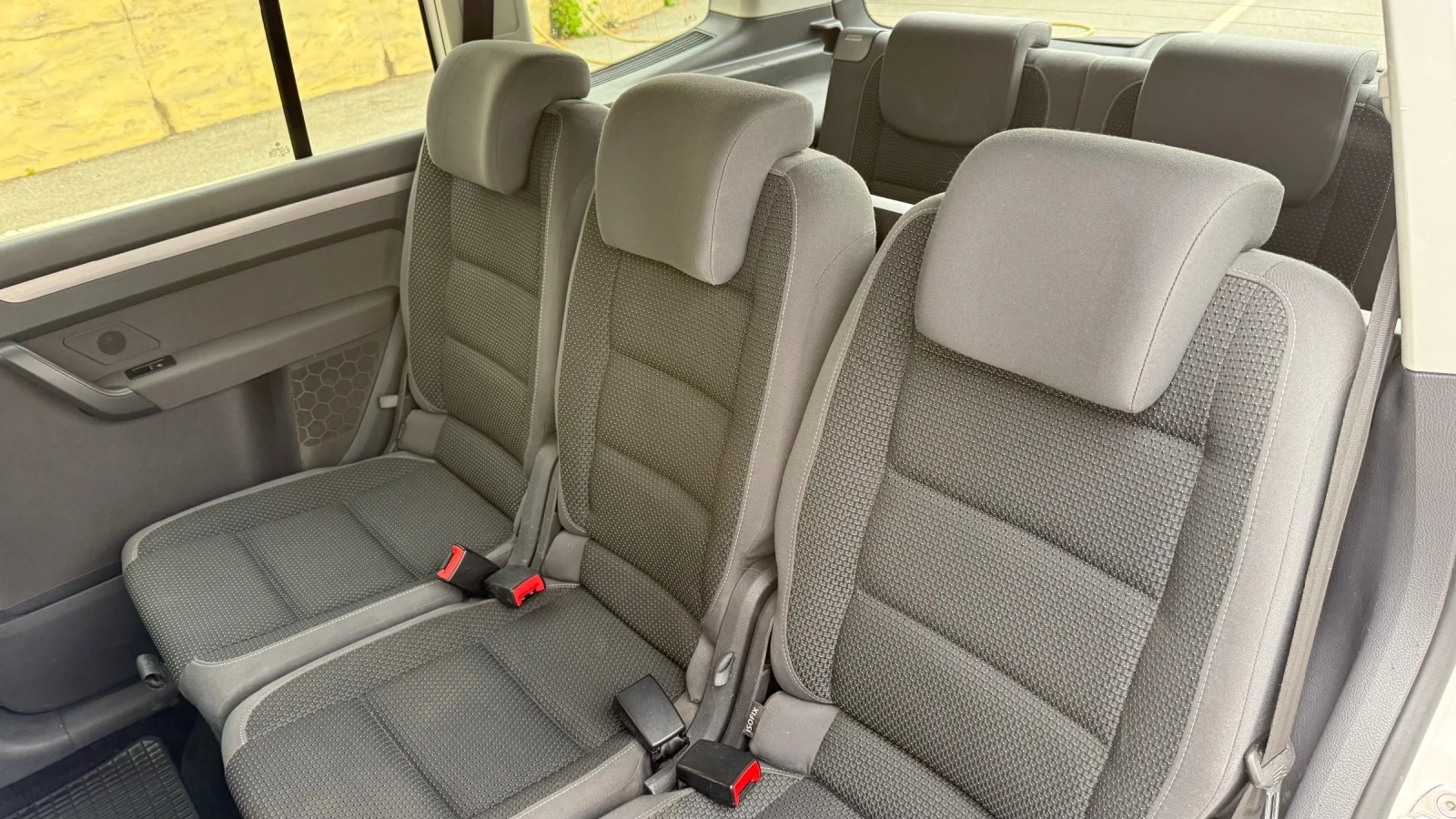 VW Touran, снимка 10 - Автомобили и джипове - 56362609