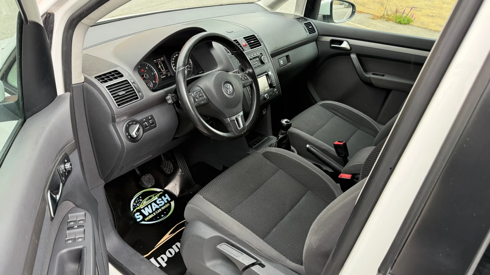 VW Touran, снимка 8 - Автомобили и джипове - 56362609