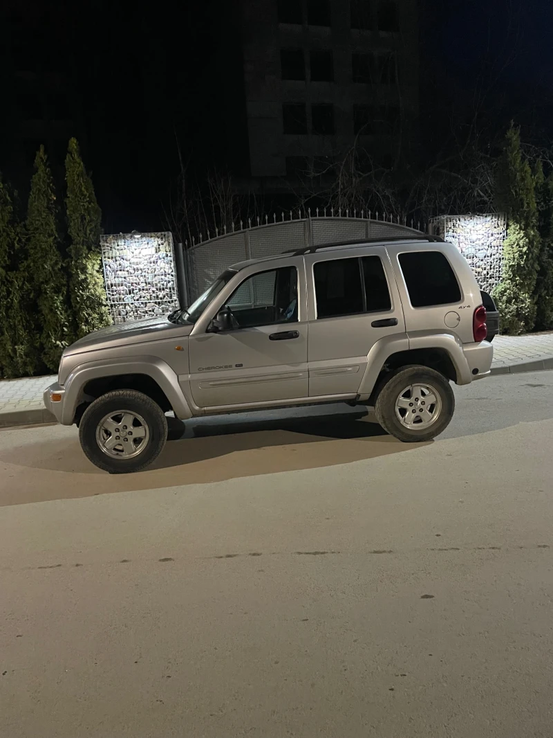 Jeep Cherokee KJ, снимка 2 - Автомобили и джипове - 48890947