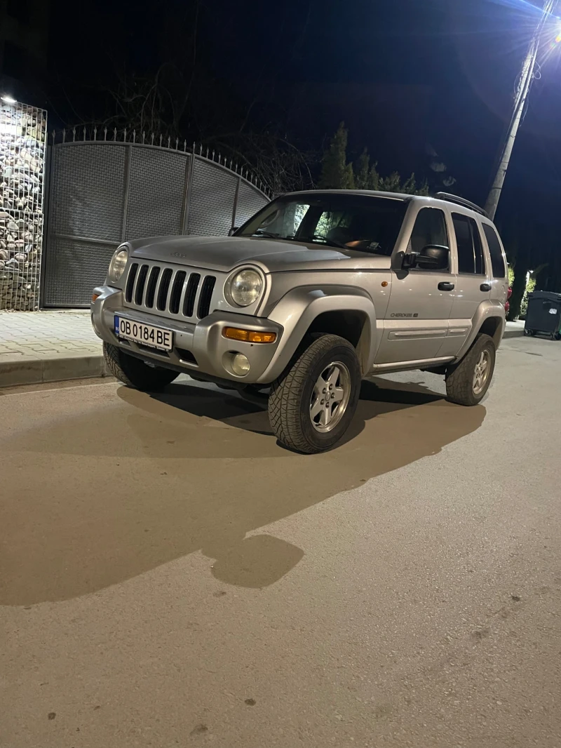 Jeep Cherokee KJ, снимка 1 - Автомобили и джипове - 48890947