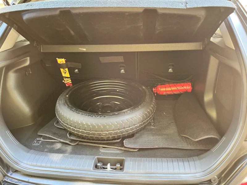 Hyundai Kona AWD, снимка 10 - Автомобили и джипове - 52120734