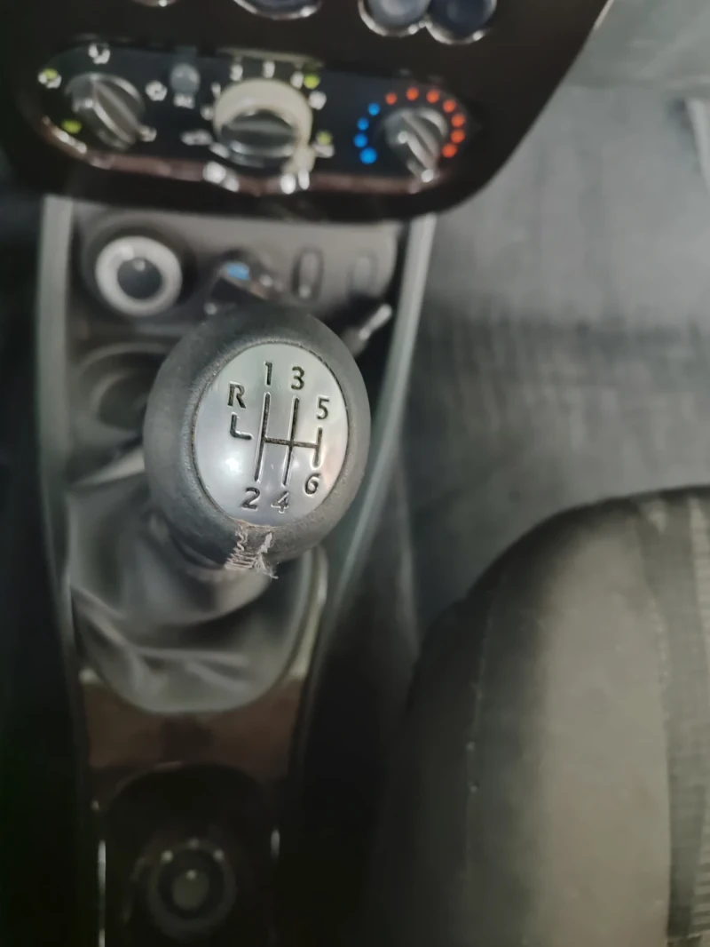 Dacia Duster 1.5dci, снимка 7 - Автомобили и джипове - 52580950