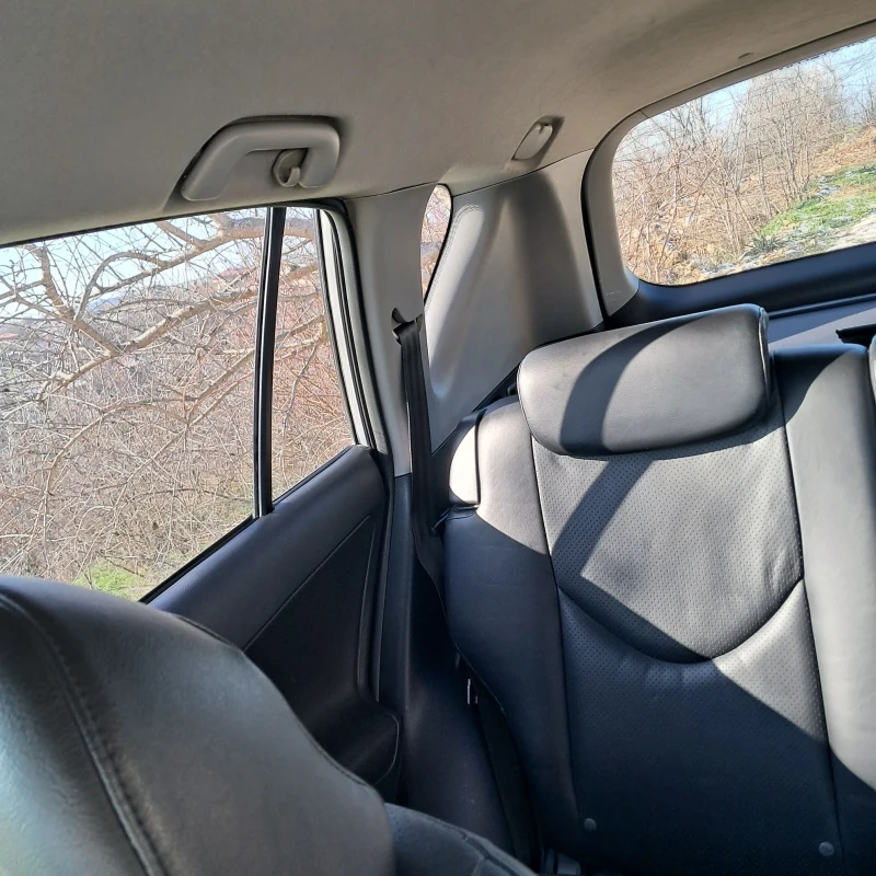 Toyota Rav4, снимка 11 - Автомобили и джипове - 53157045