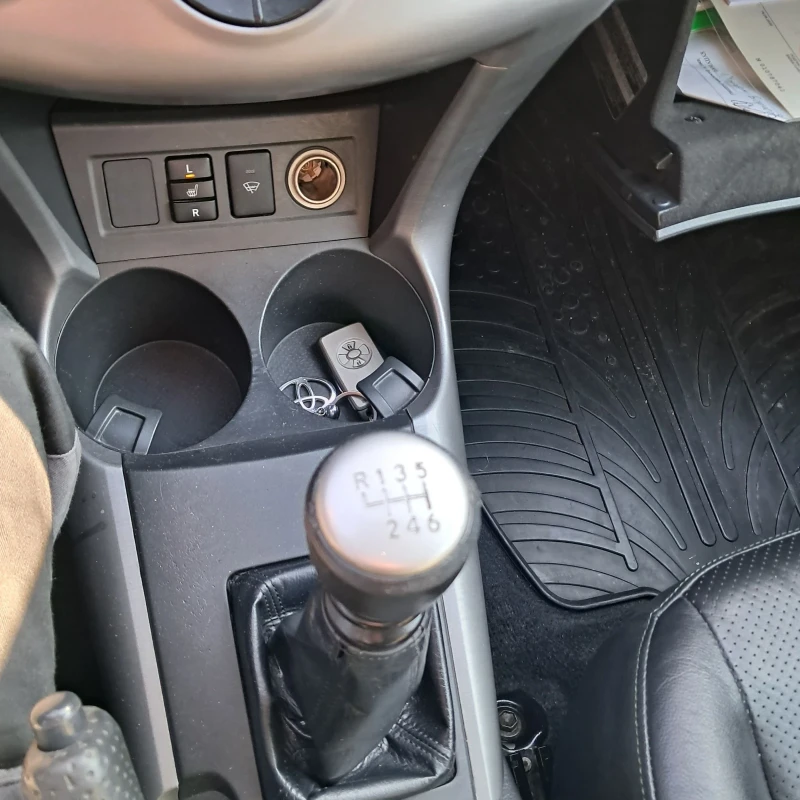 Toyota Rav4, снимка 10 - Автомобили и джипове - 53157045