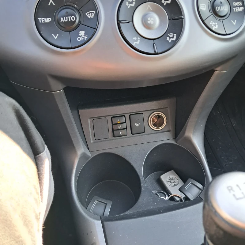 Toyota Rav4, снимка 8 - Автомобили и джипове - 53157045