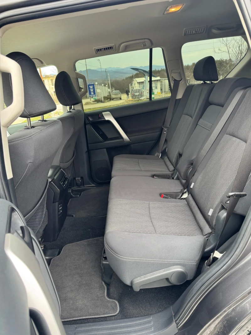 Toyota Land cruiser 2.8D, снимка 13 - Автомобили и джипове - 53559500