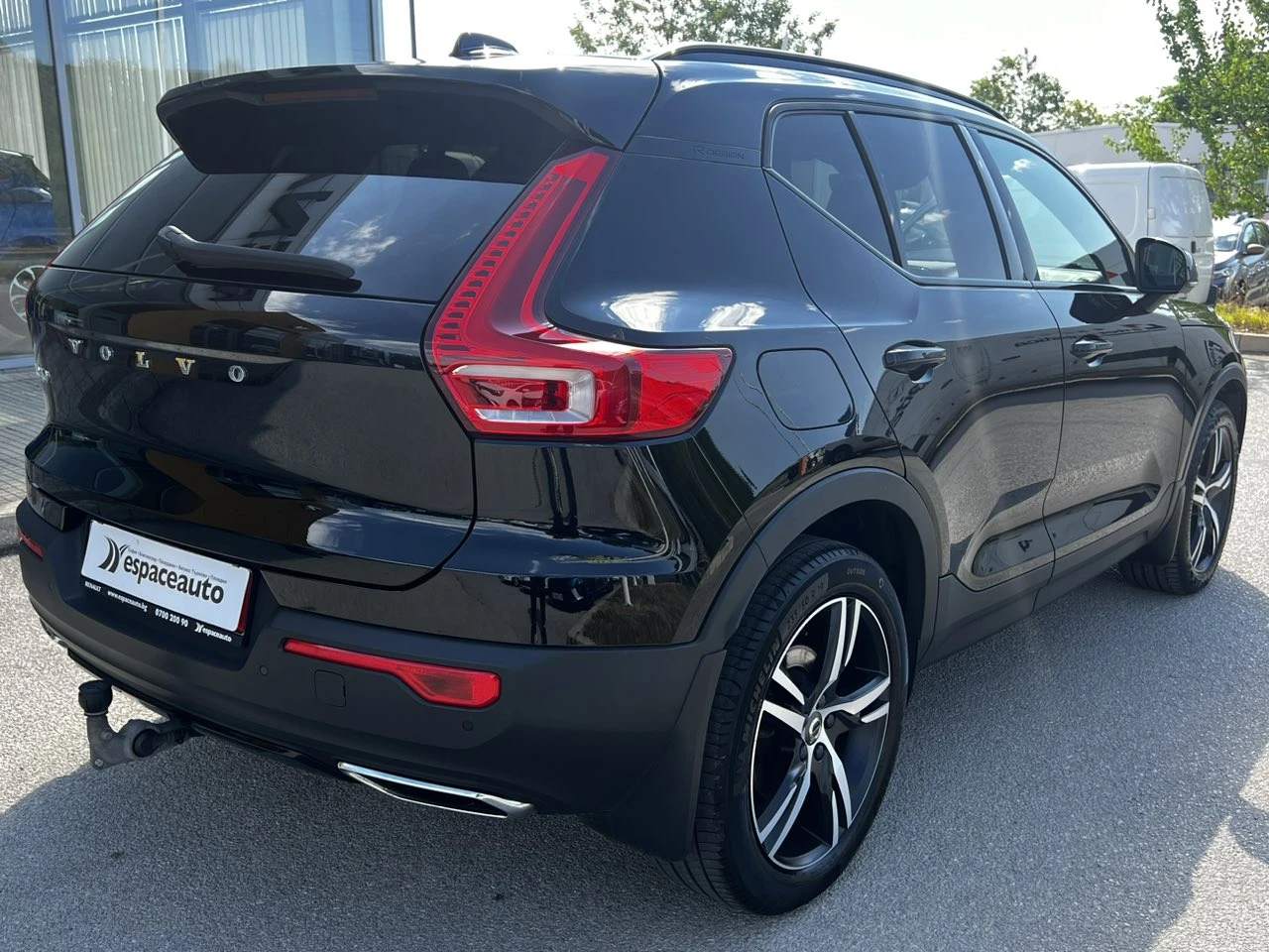 Volvo XC40 2.0 D4 / 200 к.с. / АWD R DESIGN - изображение 4