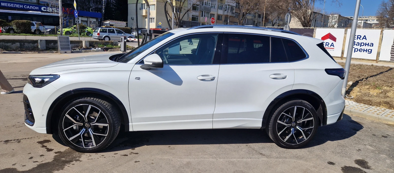 VW Tiguan R-LINE Plus ГАРАНЦИЯ, снимка 5 - Автомобили и джипове - 53975717