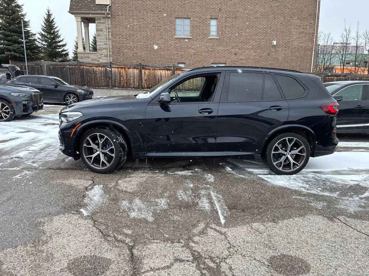 BMW X5 * xDrive40i * KEYLESS * ПАНО * ОБДУХВАНЕ * CARFAX , снимка 2 - Автомобили и джипове - 54093875