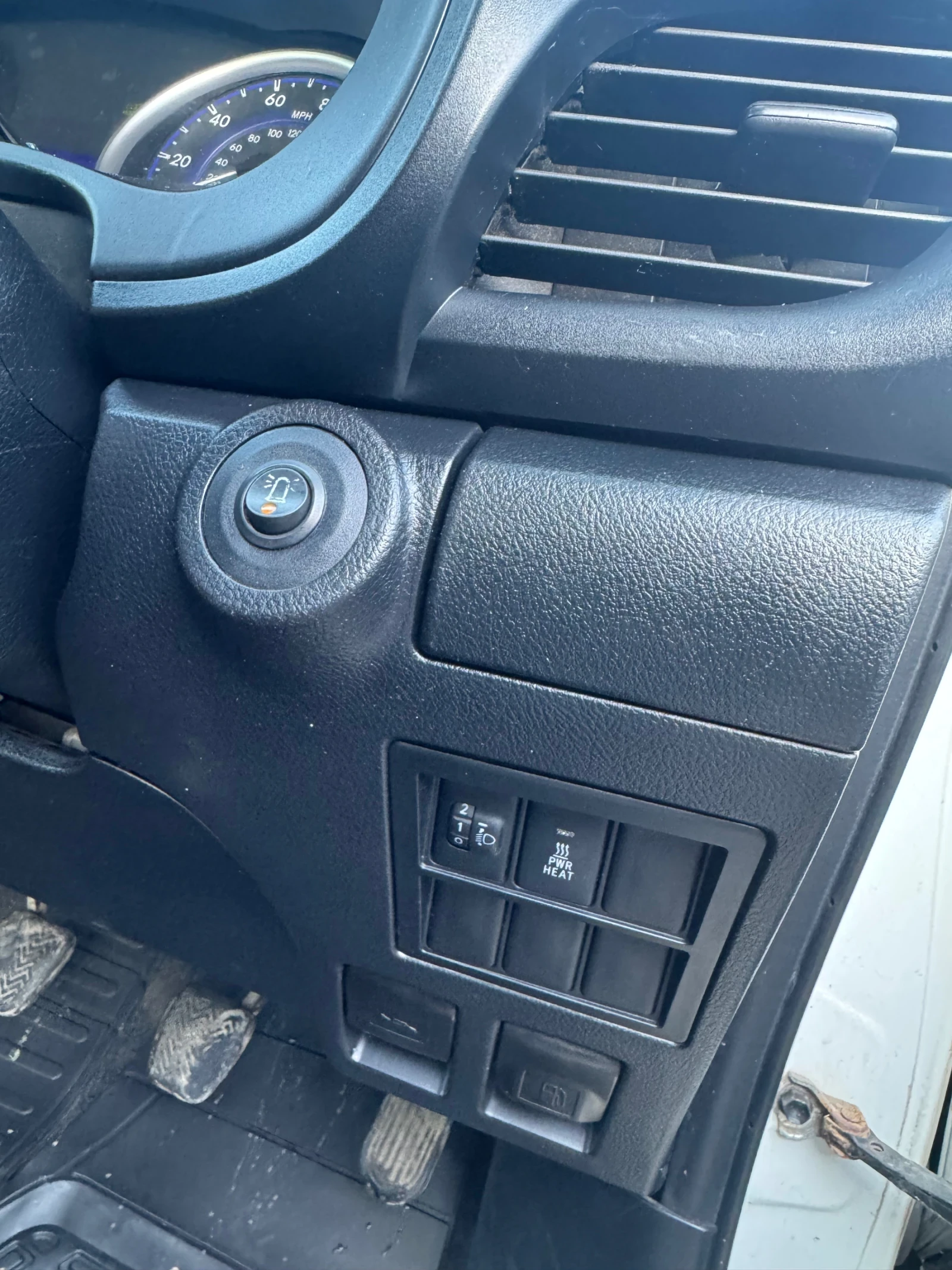 Toyota Hilux, снимка 7 - Автомобили и джипове - 54399864