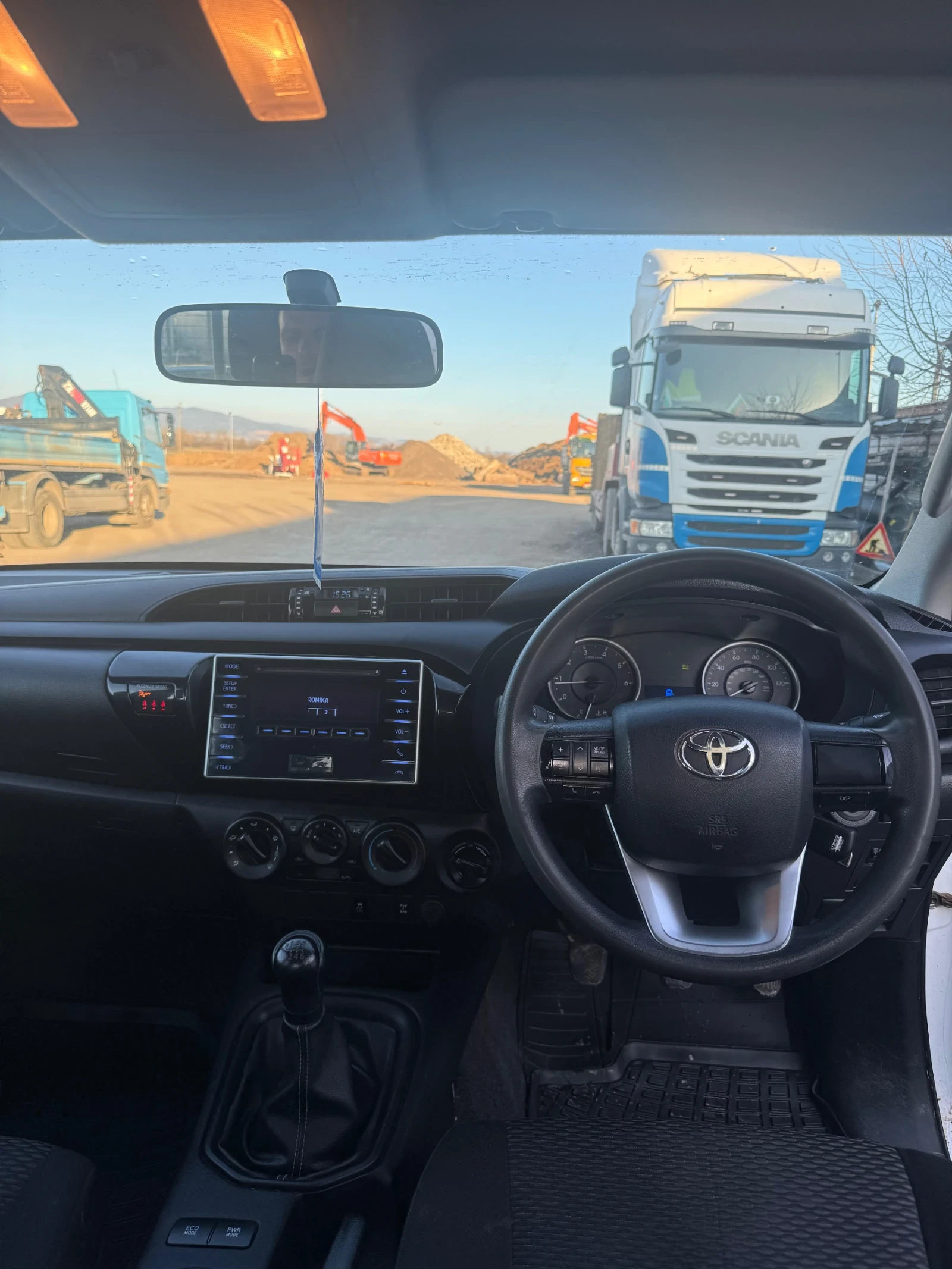 Toyota Hilux, снимка 8 - Автомобили и джипове - 54399864