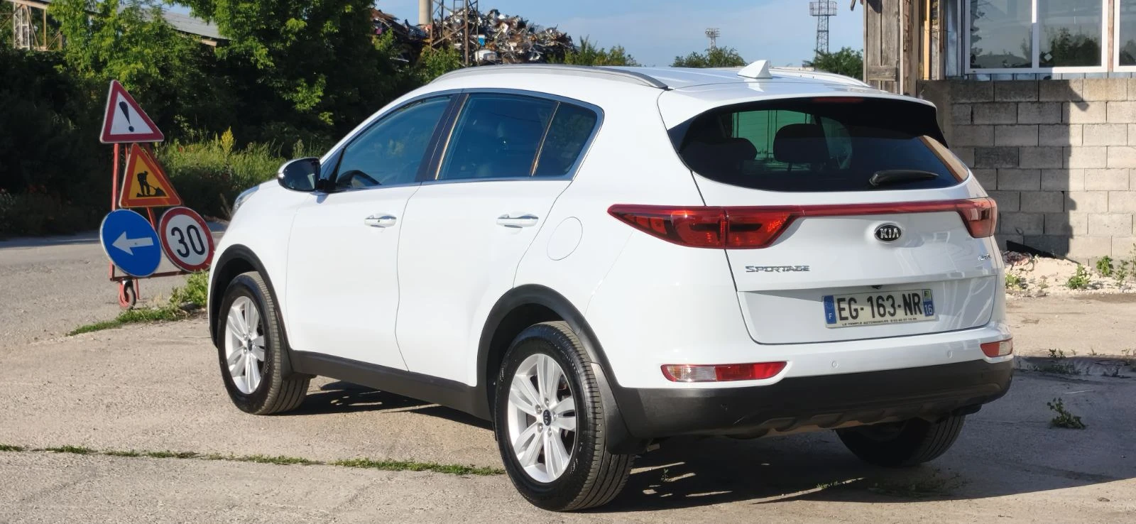 Kia Sportage 1.7 CRDi EURO6B* КАМЕРА* NAVI* 176КМ, снимка 8 - Автомобили и джипове - 54857867