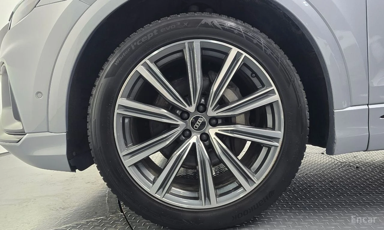 Audi Q8 * ФИКСИРАНА ЦЕНА ДО БЪЛГАРИЯ * АВТОКРЕДИТ, снимка 5 - Автомобили и джипове - 55421811