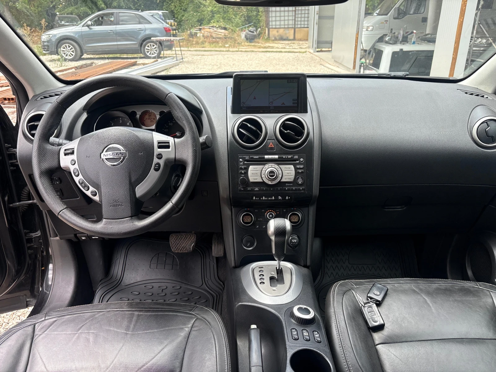 Nissan Qashqai 2.0DCI 4x4 Automat Italiq, снимка 11 - Автомобили и джипове - 55687092