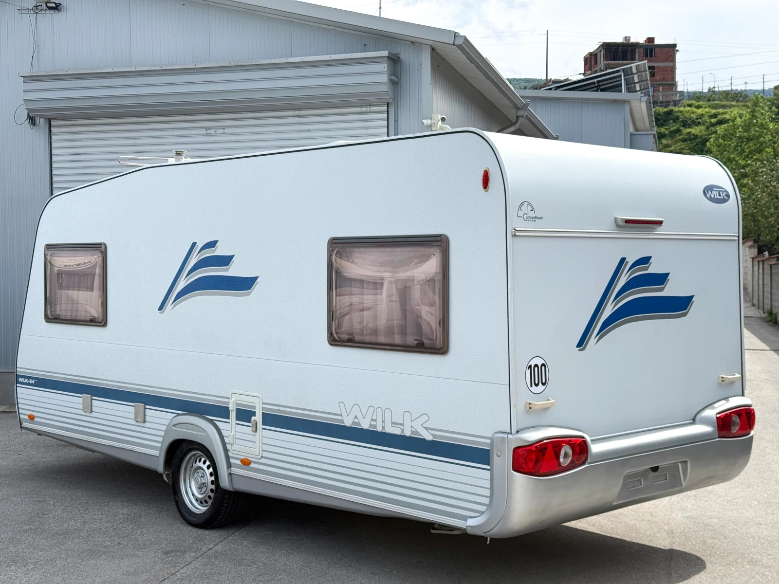 Каравана Wilk S4* * * * 490 EU+ ФОРСЕЛТ/MOTOR MOVER, снимка 3 - Каравани и кемпери - 54545876