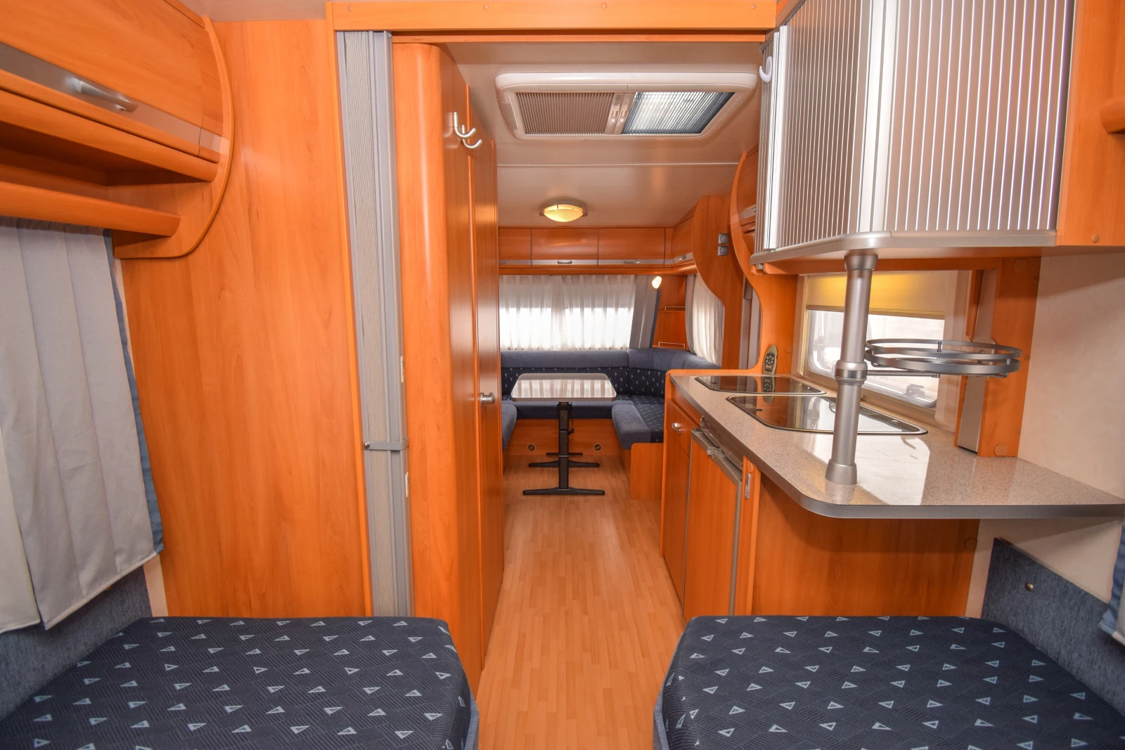 Каравана Wilk S4* * * * 490 EU+ ФОРСЕЛТ/MOTOR MOVER, снимка 15 - Каравани и кемпери - 54545876