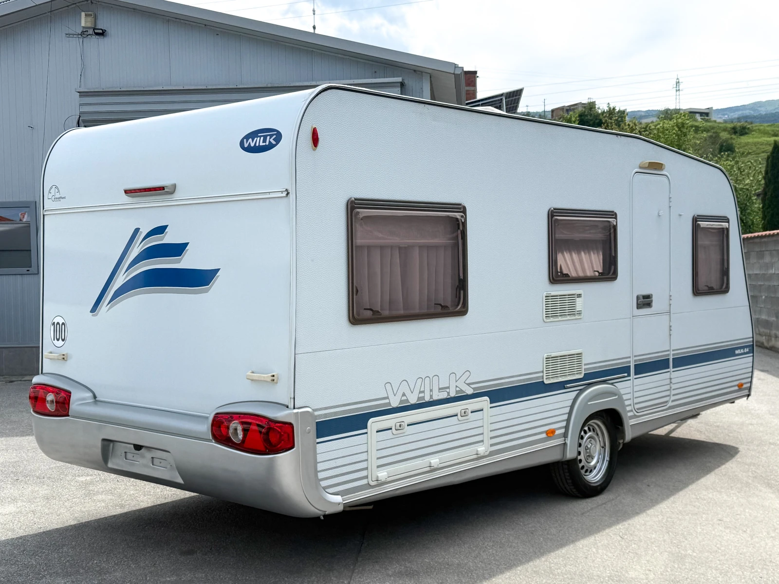 Каравана Wilk S4* * * * 490 EU+ ФОРСЕЛТ/MOTOR MOVER, снимка 2 - Каравани и кемпери - 54545876
