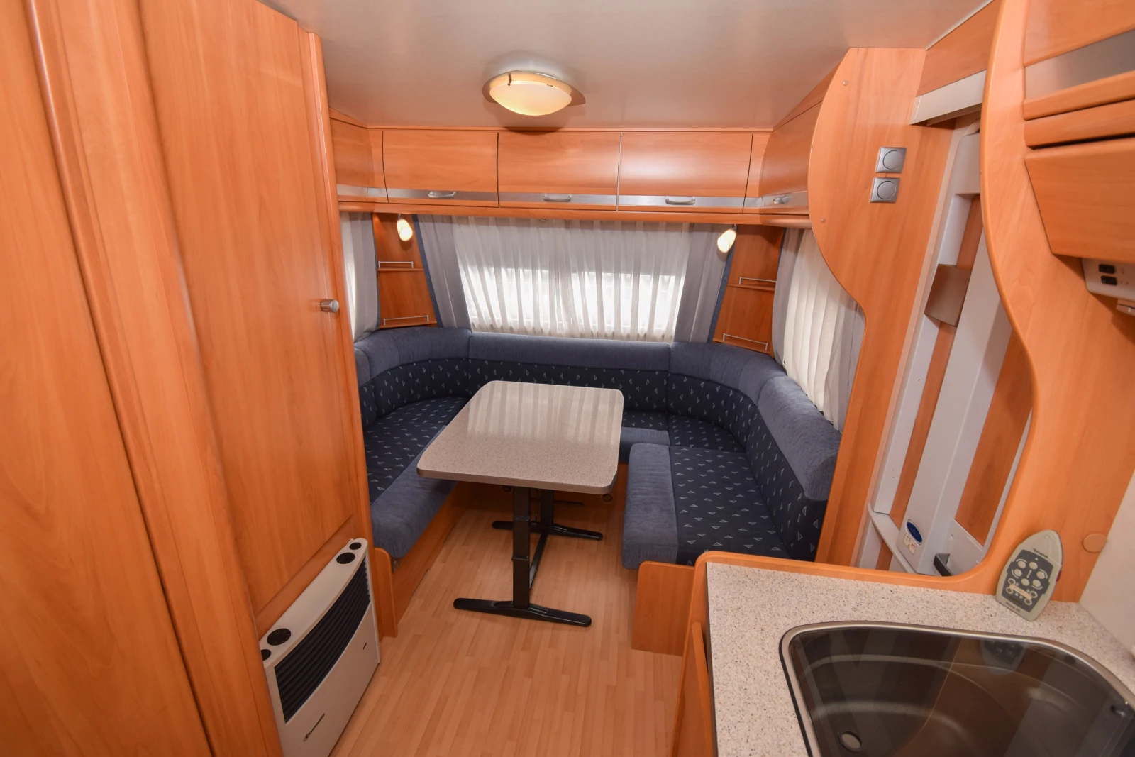 Каравана Wilk S4* * * * 490 EU+ ФОРСЕЛТ/MOTOR MOVER, снимка 7 - Каравани и кемпери - 54545876