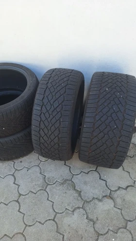 Гуми Зимни 225/40R18, снимка 1