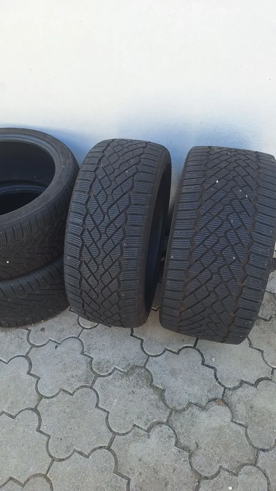Гуми Зимни 225/40R18