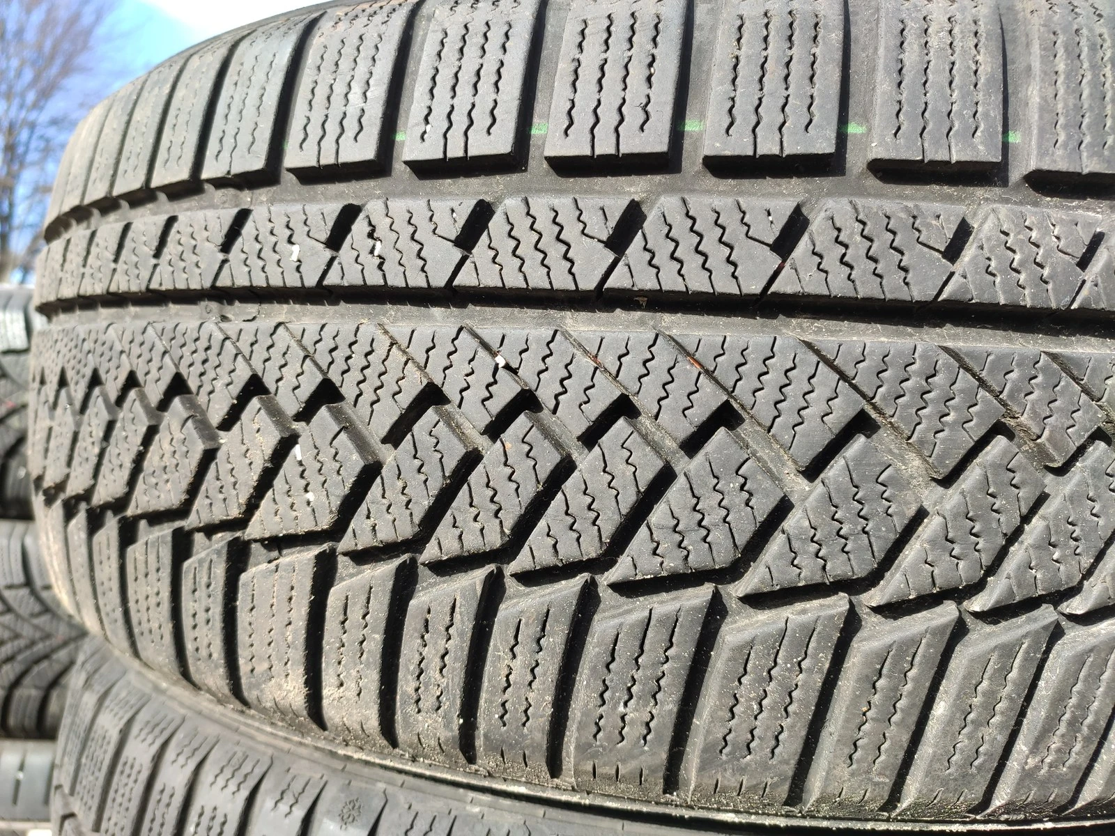 Гуми Зимни 215/50R19