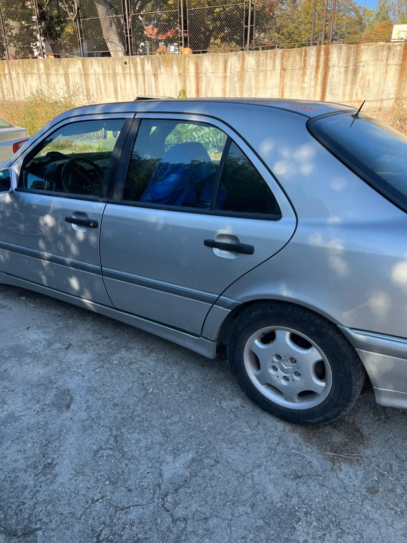 Mercedes-Benz C 200, снимка 4 - Автомобили и джипове - 47648846