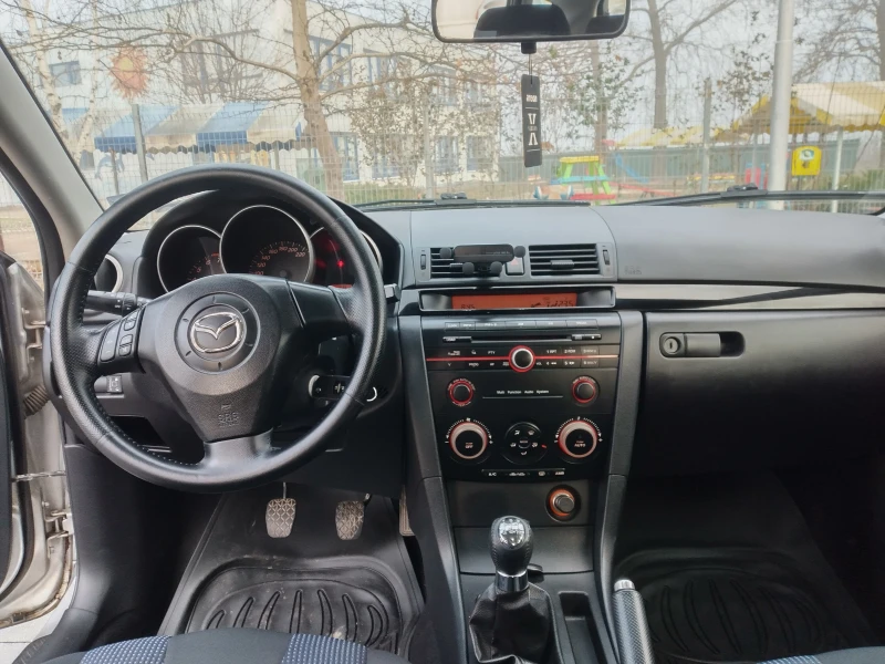 Mazda 3 1.6, снимка 12 - Автомобили и джипове - 48589488