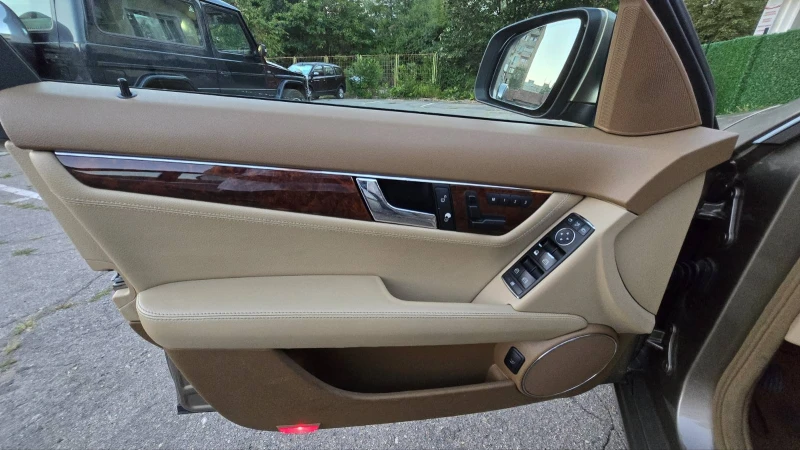 Mercedes-Benz C 280 Elegance, панорама, кожа, навигация, биксенон, снимка 8 - Автомобили и джипове - 52655383